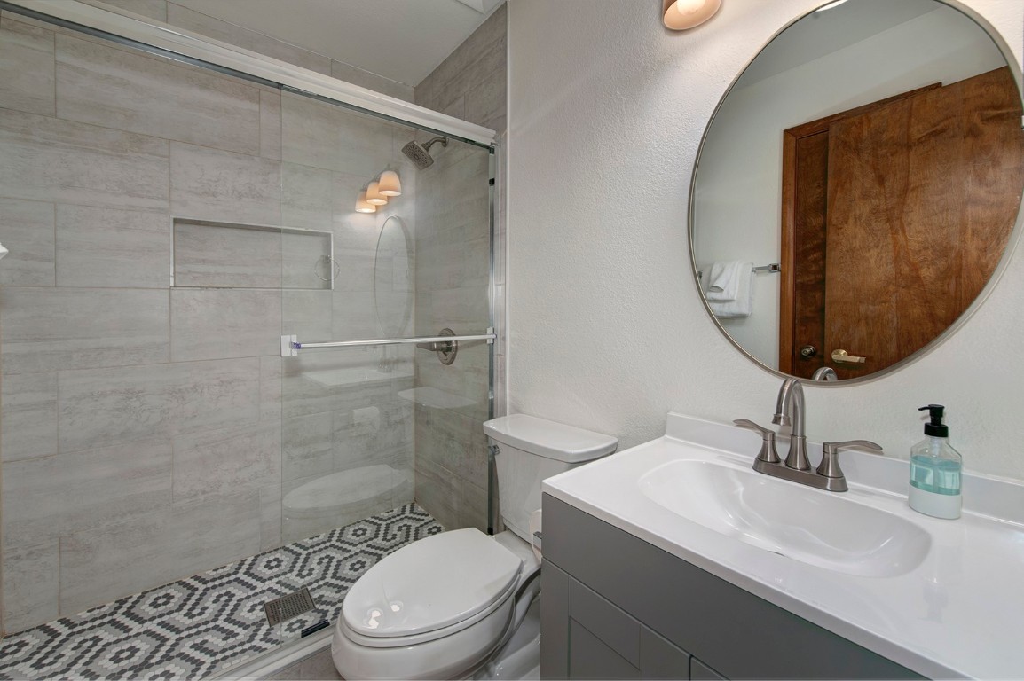 500 Bills Ranch Road, Unit 131 Frisco, CO 80443 - Photo 5 of 35 a bathroom with a sink toilet and shower