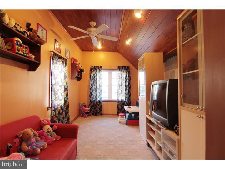 515 Oxford Road Havertown, PA 19083 - Photo 10 of 23 Gallery Image 10