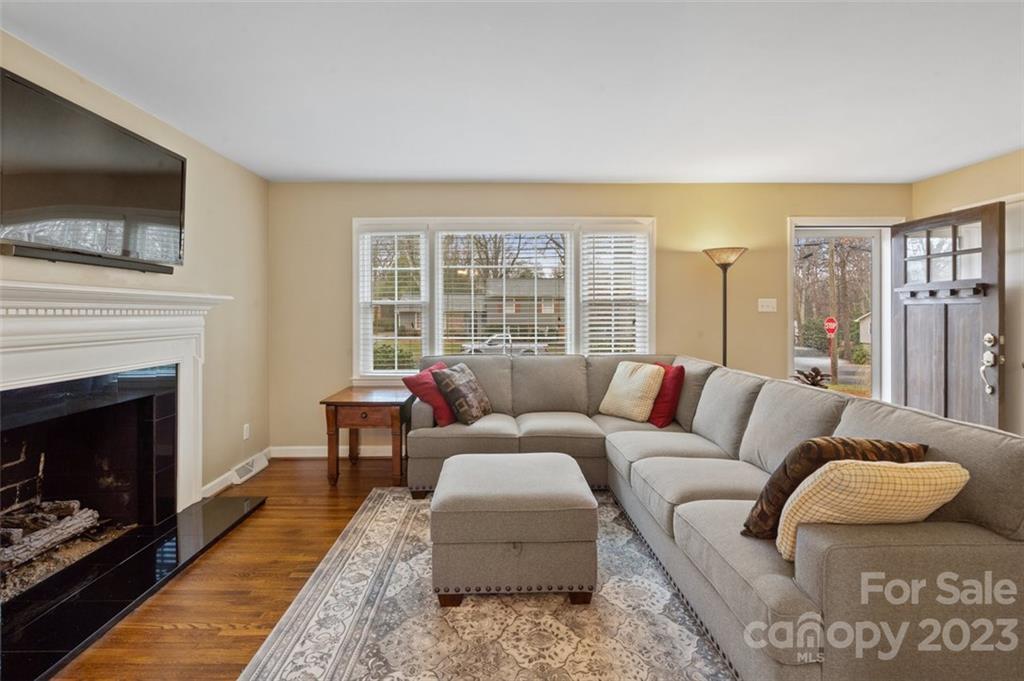 4101 Sulkirk Road Charlotte, NC 28210 - Photo 3 of 34 Gallery Image 3