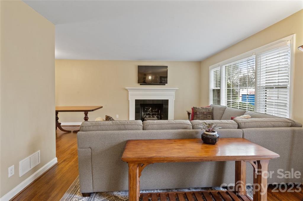 4101 Sulkirk Road Charlotte, NC 28210 - Photo 7 of 34 Gallery Image 7