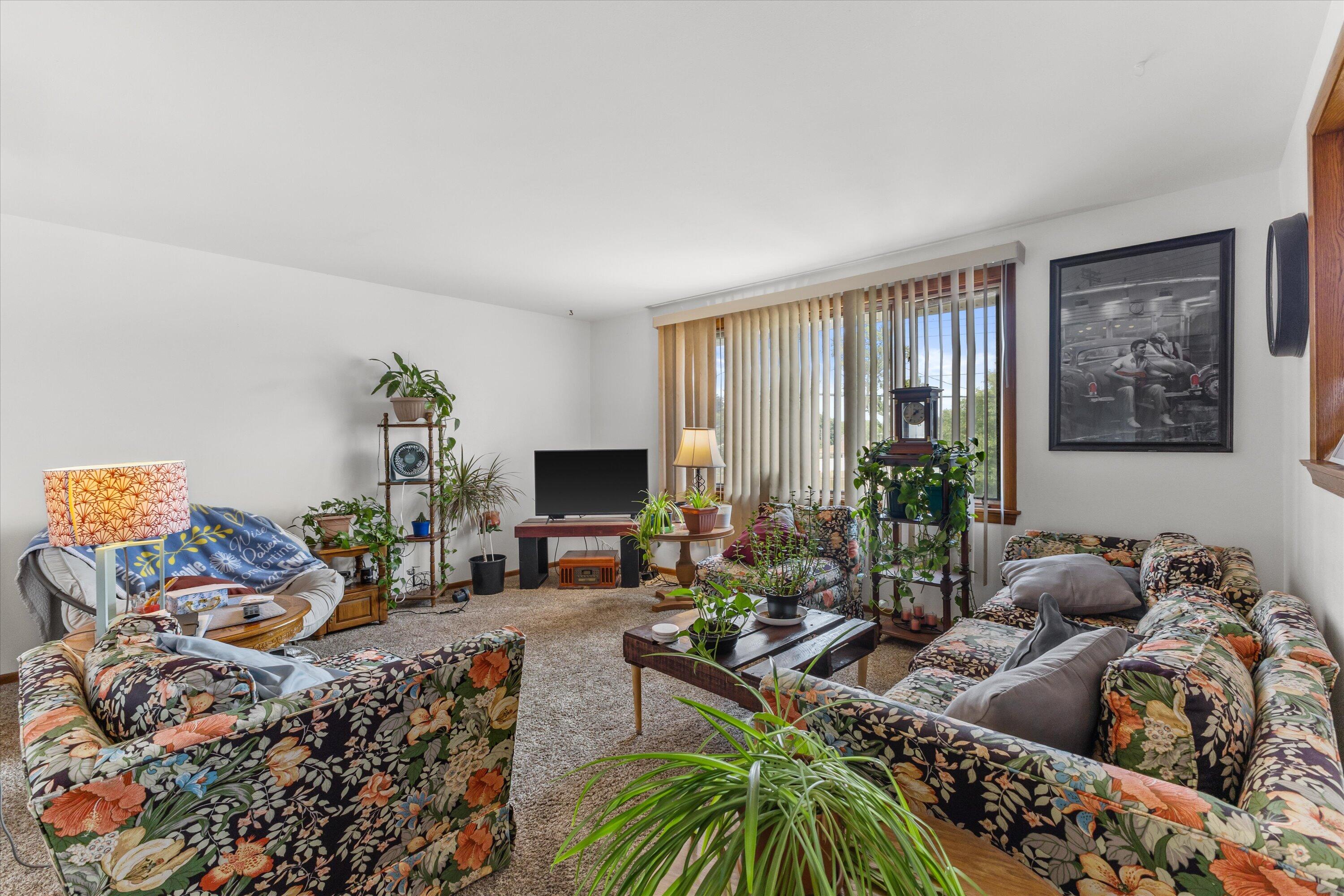 3732 South 75th Street Milwaukee, WI 53220 - Photo 25 of 43 Upper Living Room