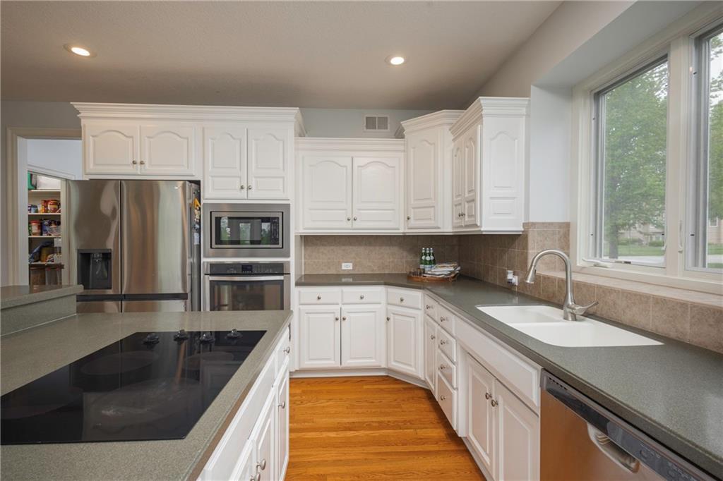 4417 141st Street Basehor, KS 66007 - Photo 14 of 51