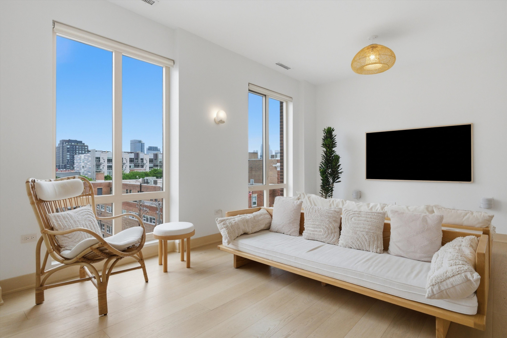 305 South Racine Avenue, Unit 5A Chicago, IL 60607 - Photo 4 of 32