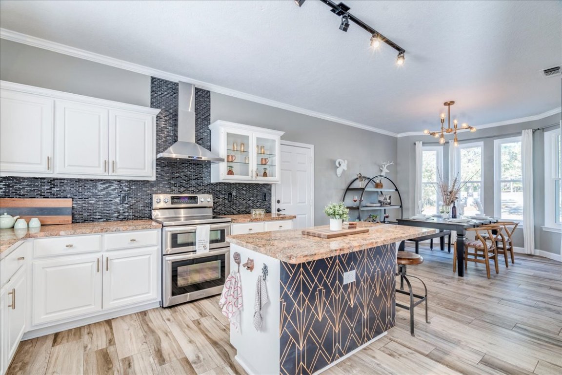 171 Pin Oak Crossing Elgin, TX 78621 - Photo 12 of 32 Vent hood and double ovens