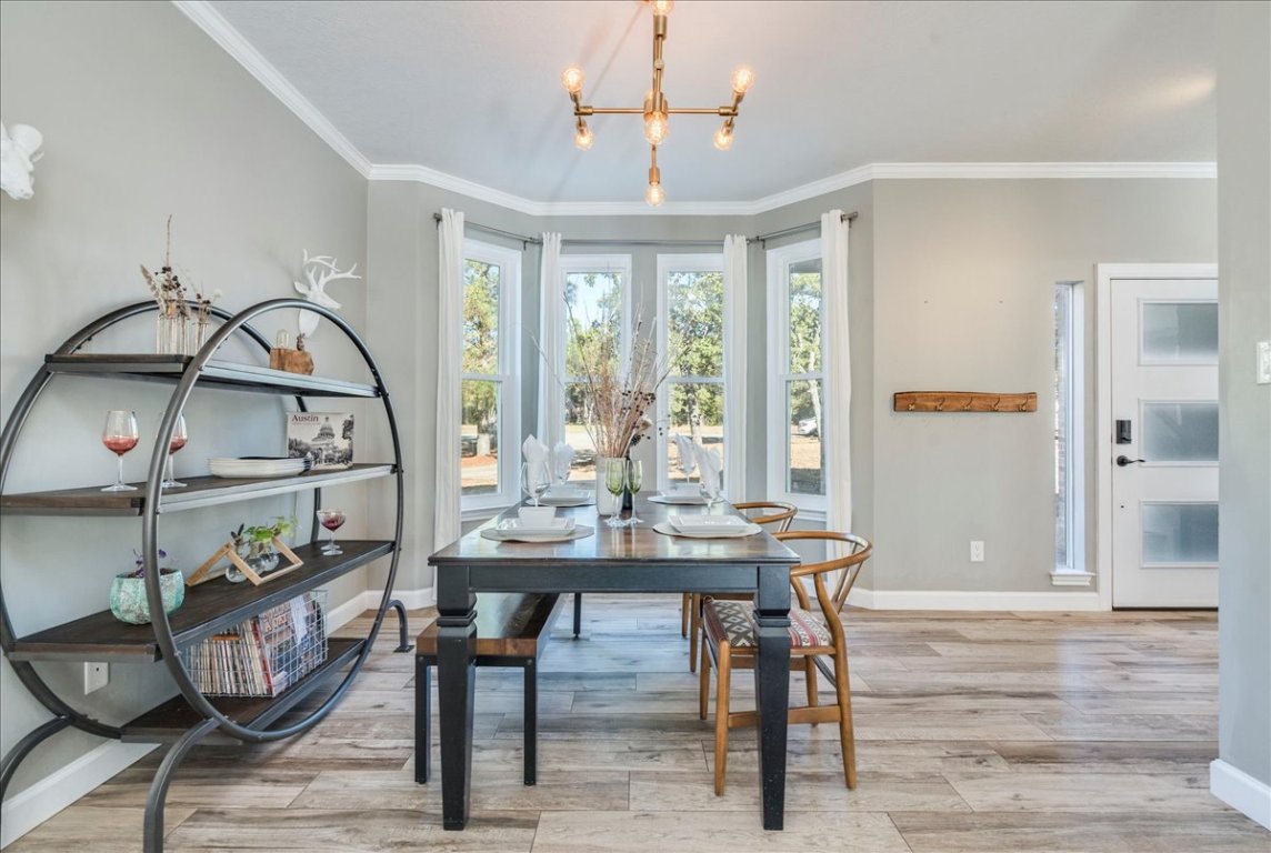 171 Pin Oak Crossing Elgin, TX 78621 - Photo 13 of 32 Dining area