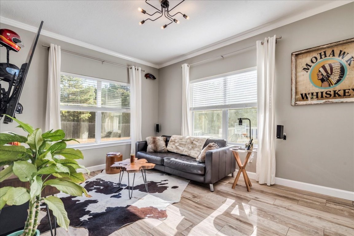 171 Pin Oak Crossing Elgin, TX 78621 - Photo 9 of 32 Addtional living space