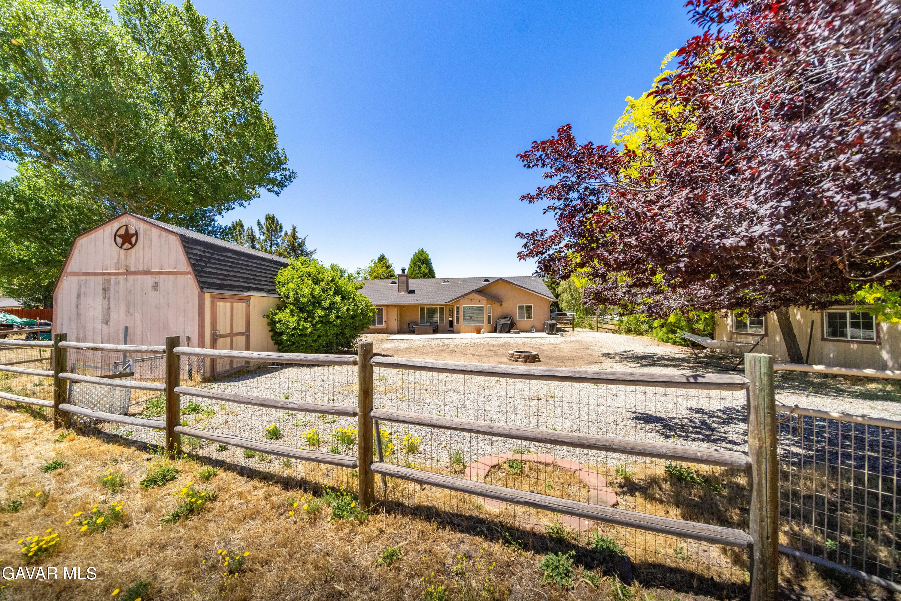 29960 Caddy Lane Tehachapi, CA 93561 - Photo 32 of 37 29960 Caddy Ln-35
