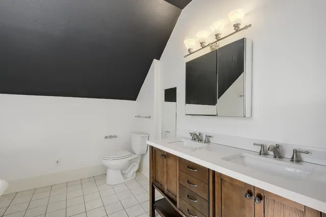 $2,750 | 205 South Rio Grande Street, Lockhart, TX 78644