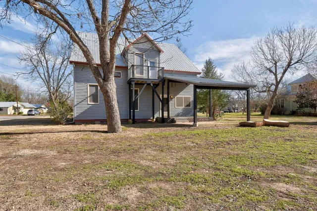 $2,750 | 205 South Rio Grande Street, Lockhart, TX 78644