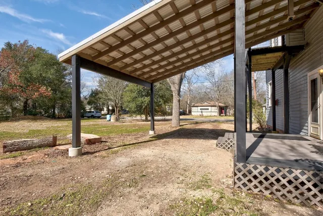 $2,750 | 205 South Rio Grande Street, Lockhart, TX 78644