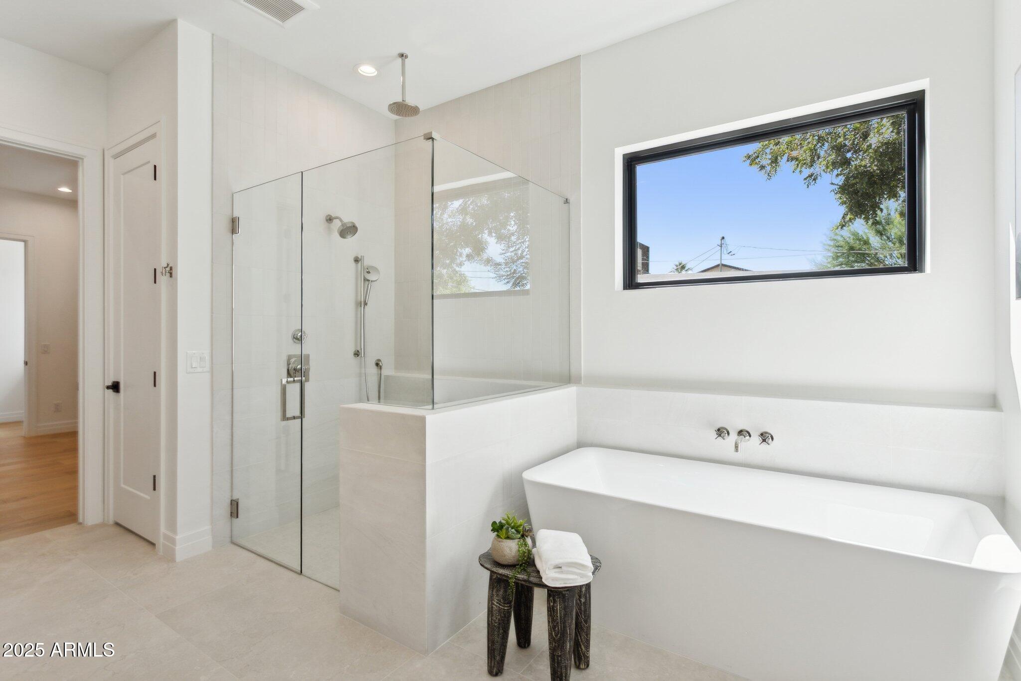 2942 North 47th Place Phoenix, AZ 85018 - Photo 20 of 40 a bathroom with a bathtub and a shower