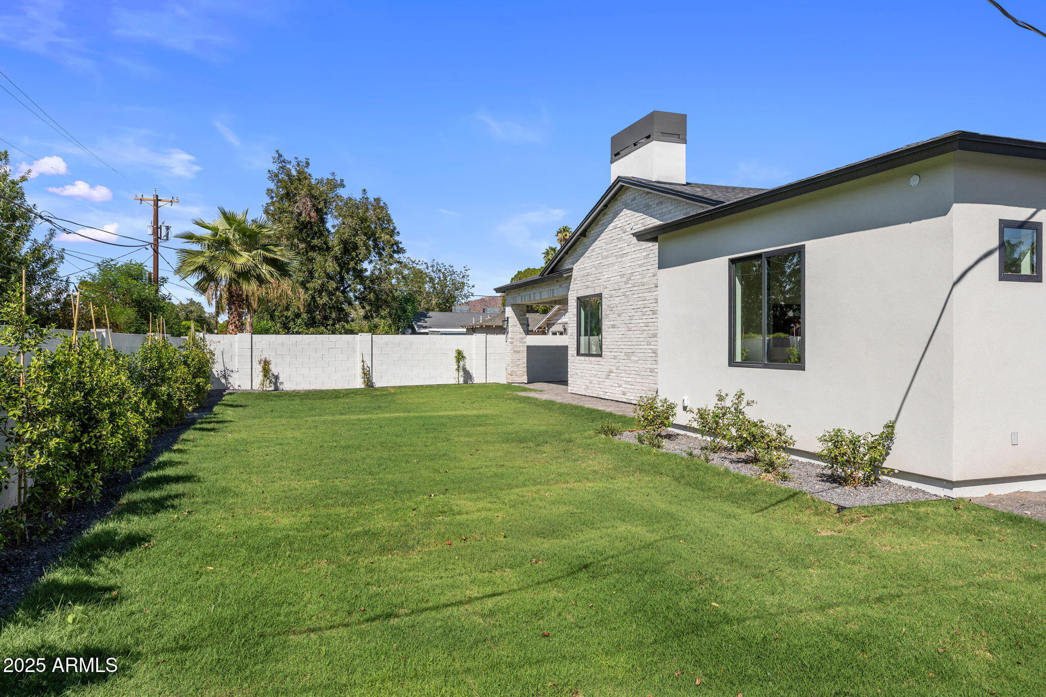 2942 North 47th Place Phoenix, AZ 85018 - Photo 39 of 40 a backyard of a house with table and chairs