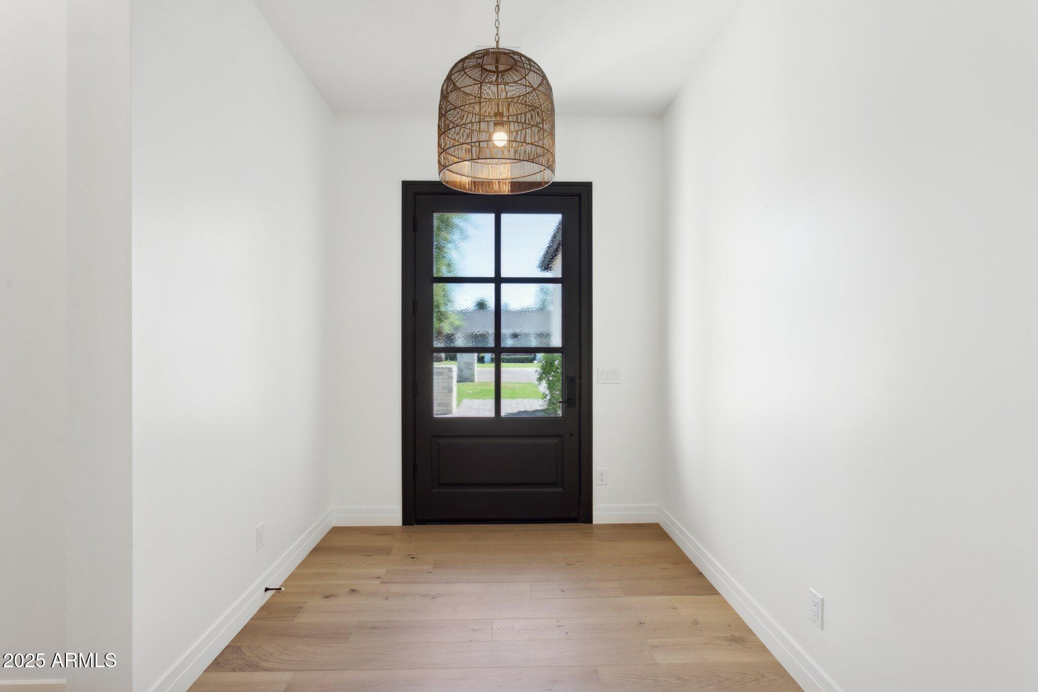 2942 North 47th Place Phoenix, AZ 85018 - Photo 4 of 40 an empty room with a window