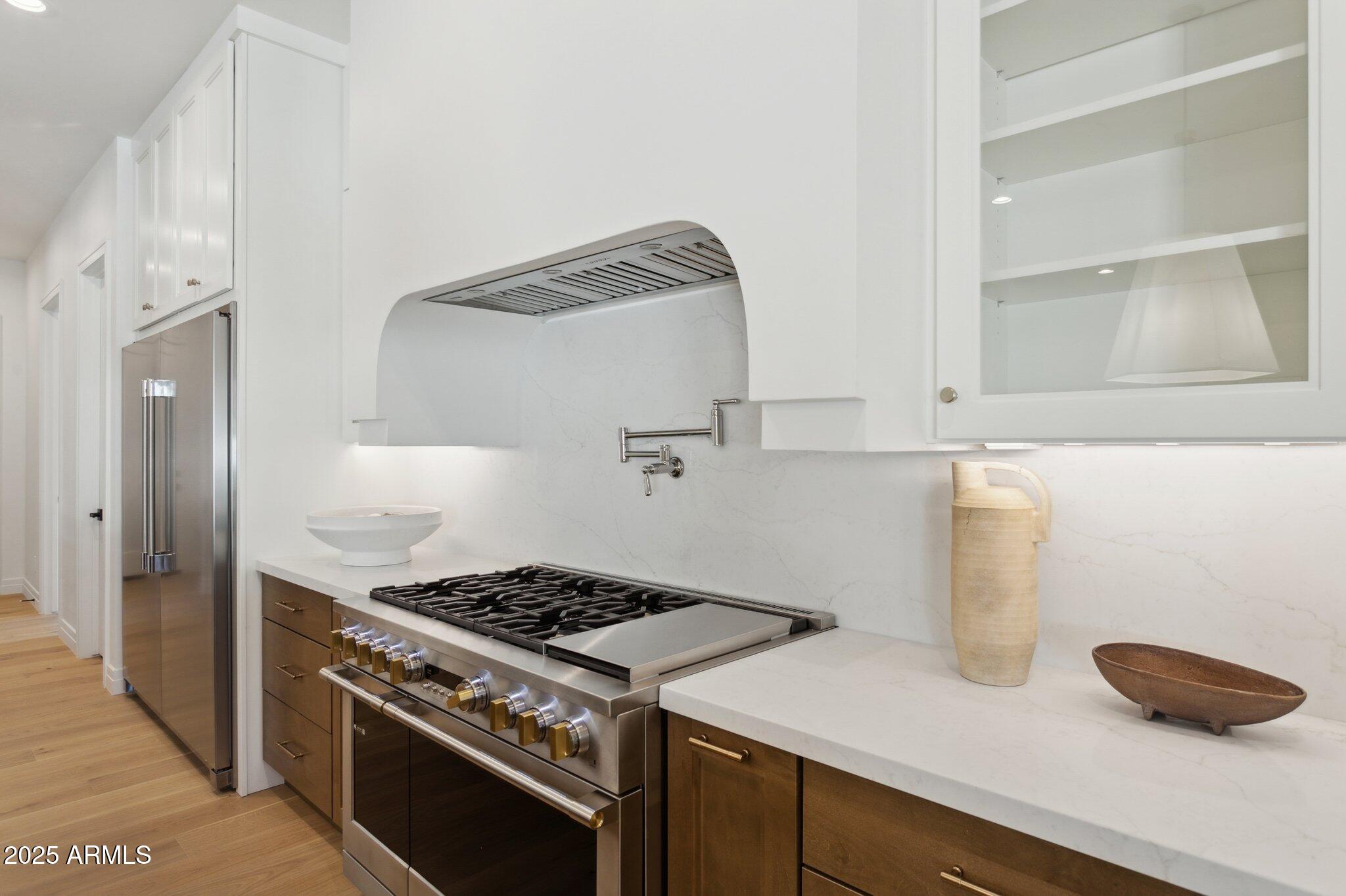 2942 North 47th Place Phoenix, AZ 85018 - Photo 5 of 40 a kitchen with a stove and a cabinet