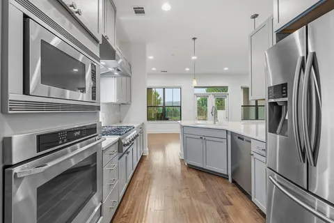 $575,000 | 8200 Southwest Parkway, Unit 302, Austin, TX 78735