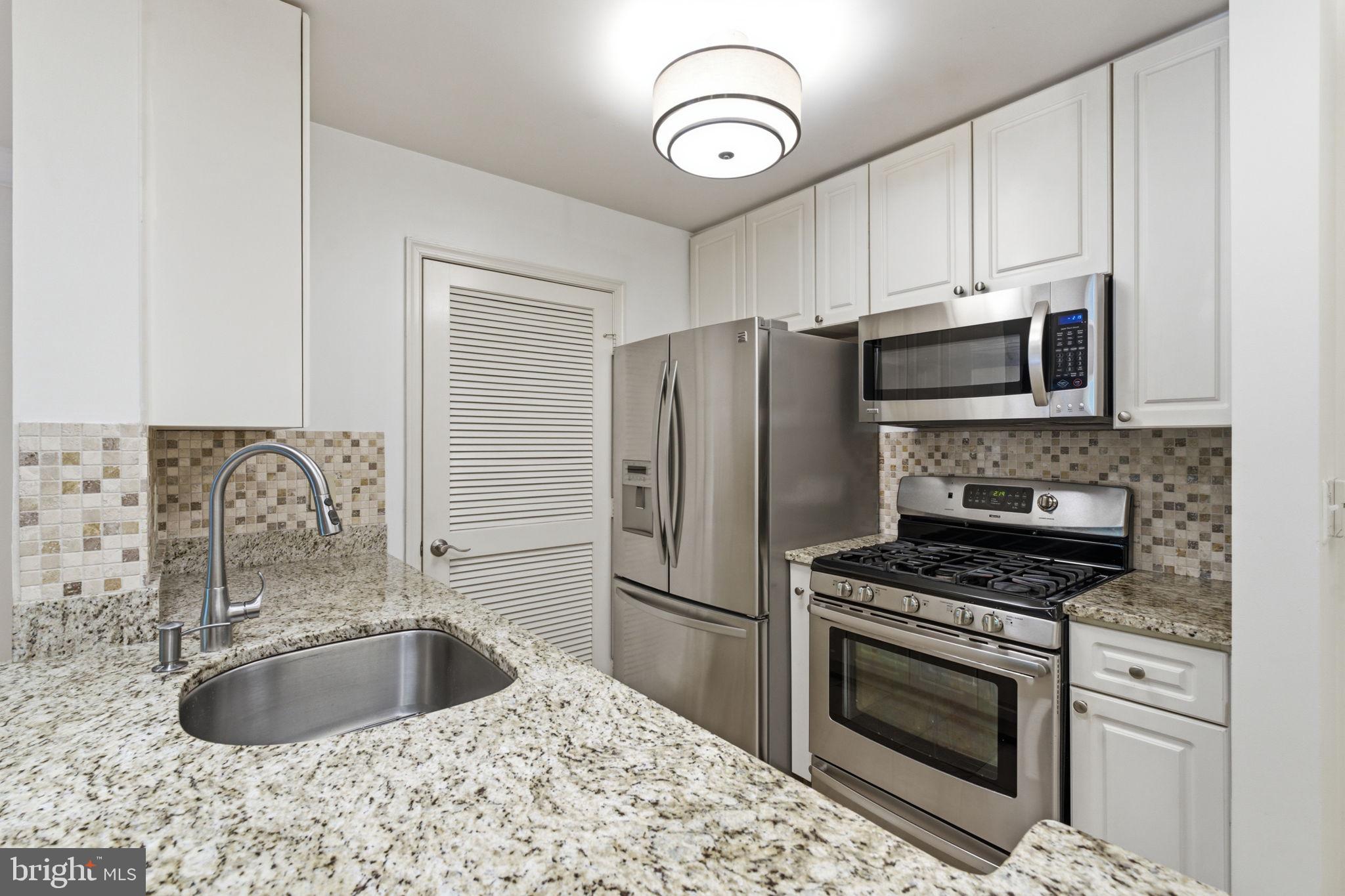 5563 Seminary Road, Unit 107 Falls Church, VA 22041 - Photo 5 of 53 Gas Range