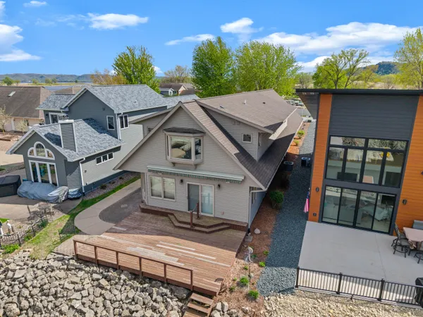 $789,900 | 300 South Marina Drive, Brownsville, MN 55919