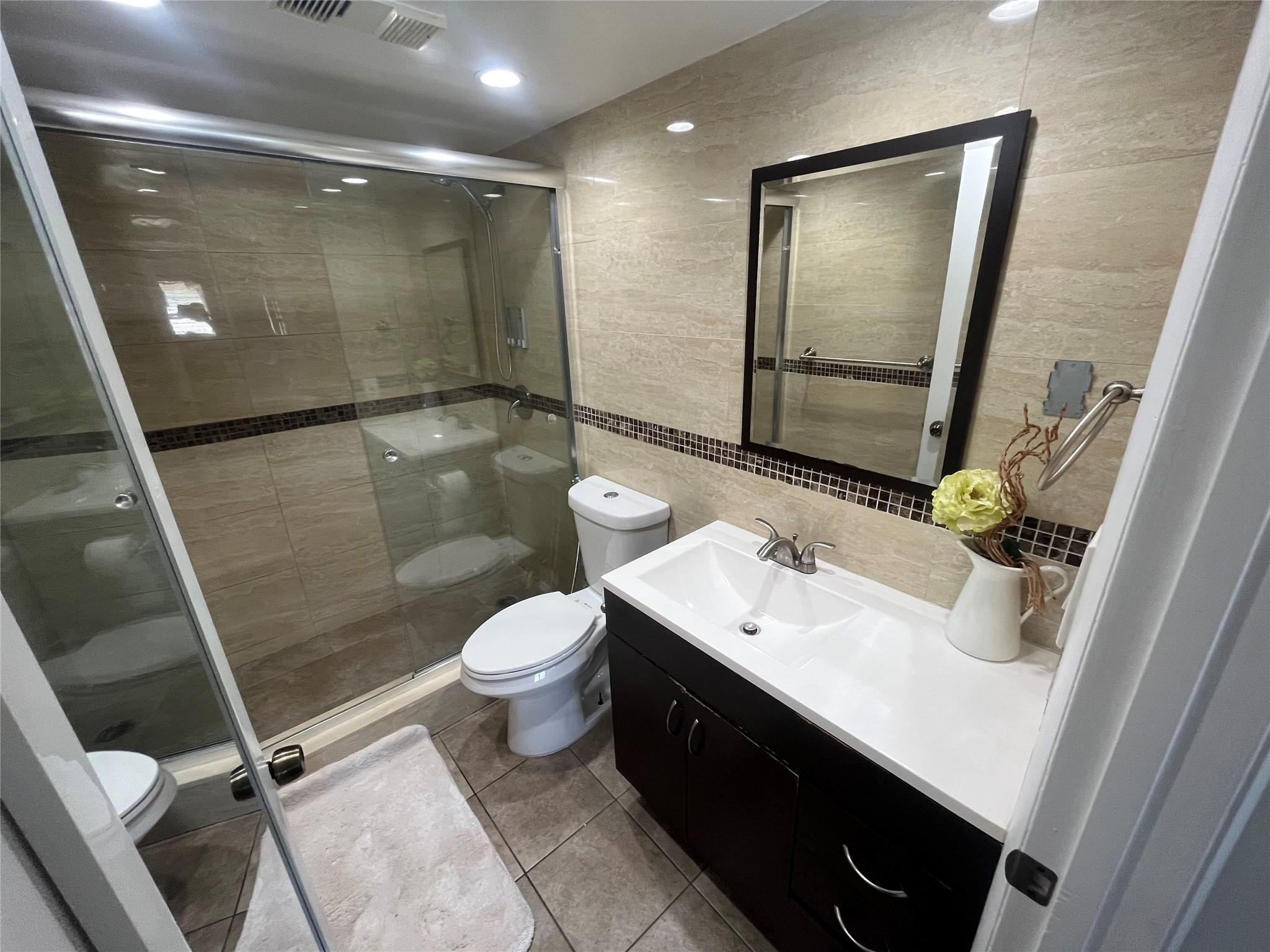 570 South Park Road, Unit 236 Hollywood, FL 33021 - Photo 29 of 36 a bathroom with a sink a toilet a mirror and shower