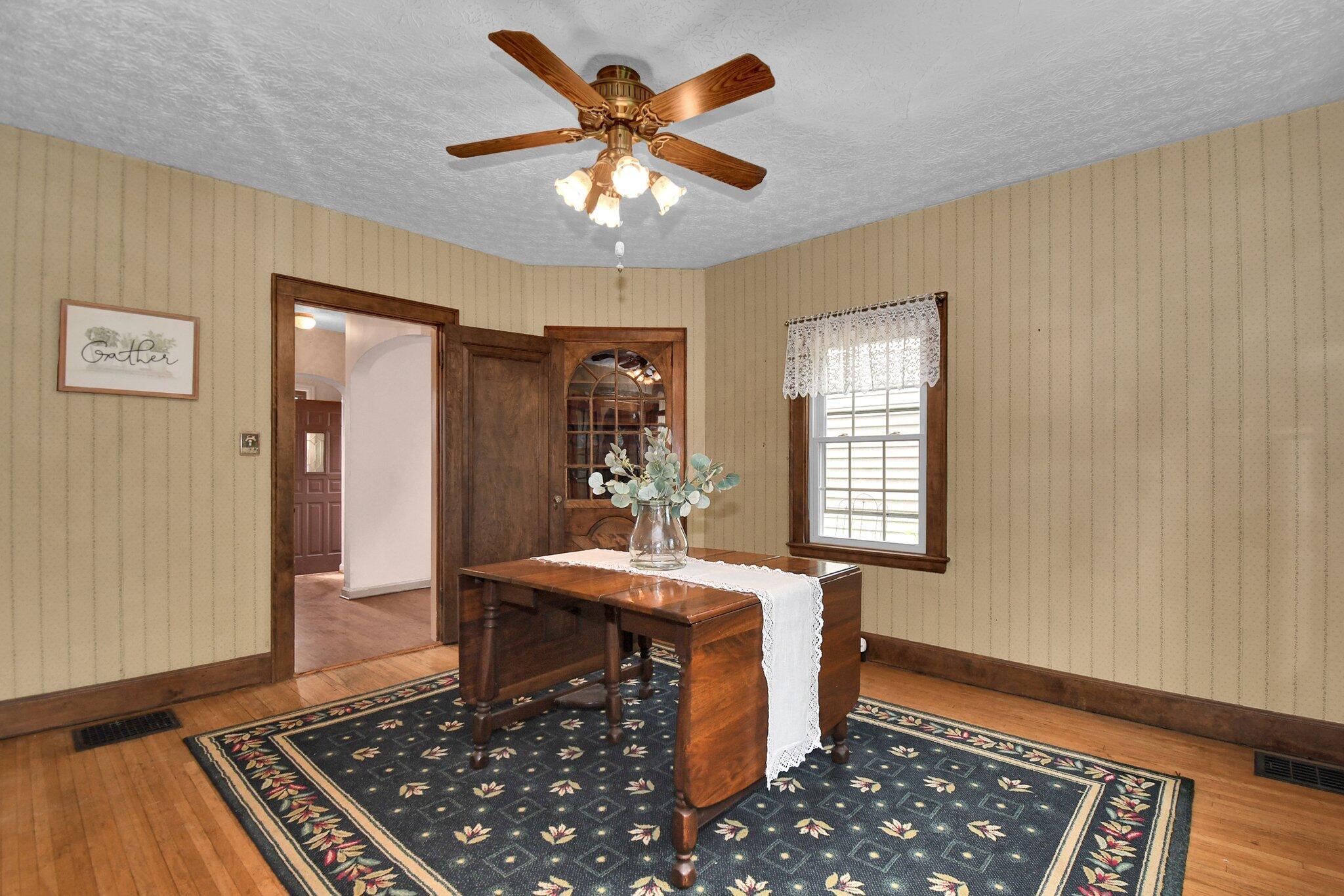 4433 Zeller Road Columbus, OH 43214 - Photo 11 of 34 Built in hutch
