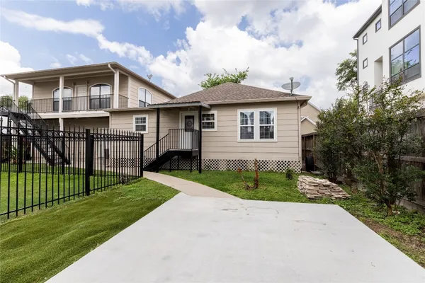 $2,295 | 1229 West 21st Street, Houston, TX 77008