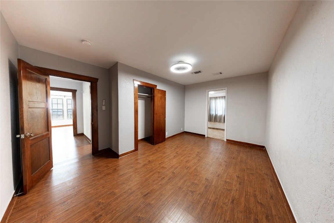 1229 West 21st Street Houston, TX 77008 - Photo 11 of 25 a view of an empty room with wooden floor and a window