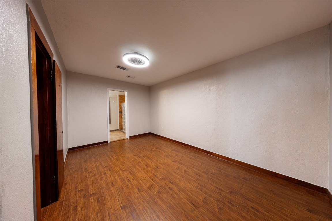 1229 West 21st Street Houston, TX 77008 - Photo 12 of 25 a view of an empty room and wooden floor