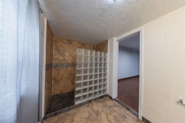 $2,100 | 1229 West 21st Street, Houston, TX 77008