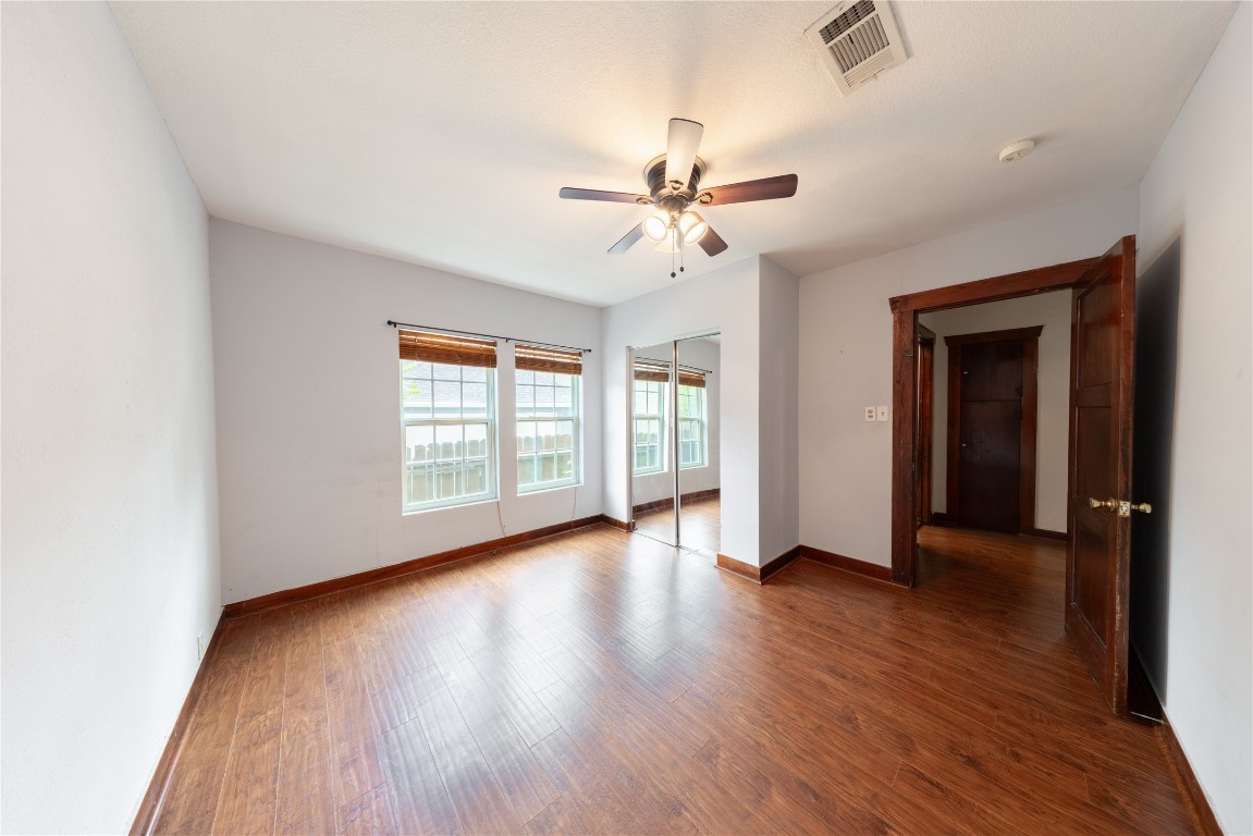 1229 West 21st Street Houston, TX 77008 - Photo 15 of 25 a view of an empty room with wooden floor and a window