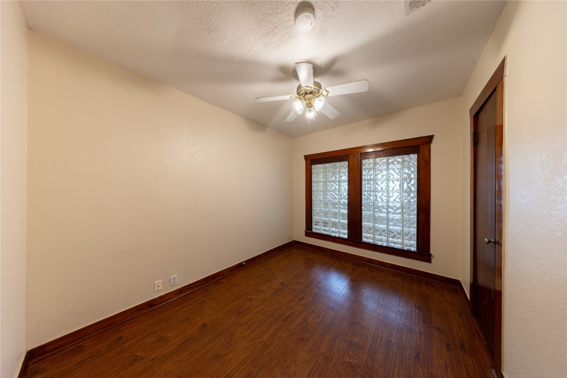 1229 West 21st Street Houston, TX 77008 - Photo 18 of 25 a view of an empty room with wooden floor and a window