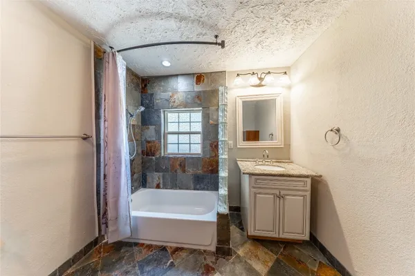 $2,100 | 1229 West 21st Street, Houston, TX 77008