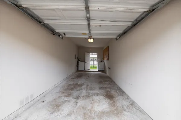 $2,100 | 1229 West 21st Street, Houston, TX 77008
