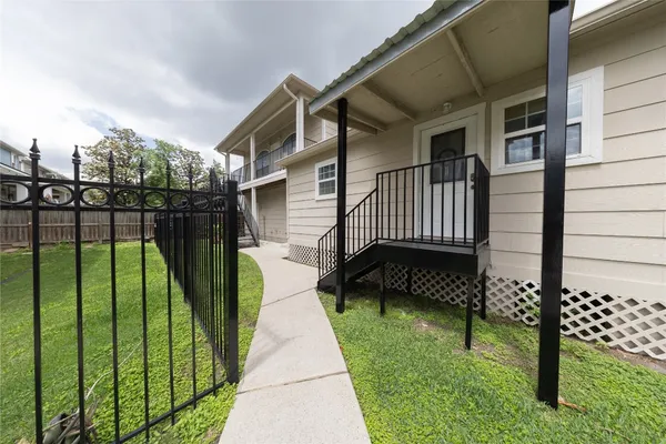$2,100 | 1229 West 21st Street, Houston, TX 77008