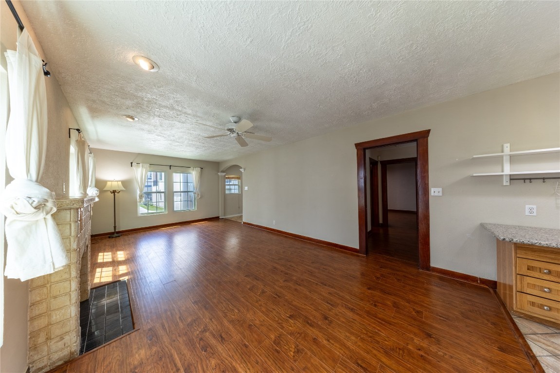 1229 West 21st Street Houston, TX 77008 - Photo 7 of 25 a view of livingroom with hardwood