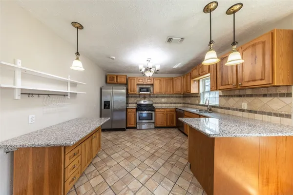 $2,100 | 1229 West 21st Street, Houston, TX 77008