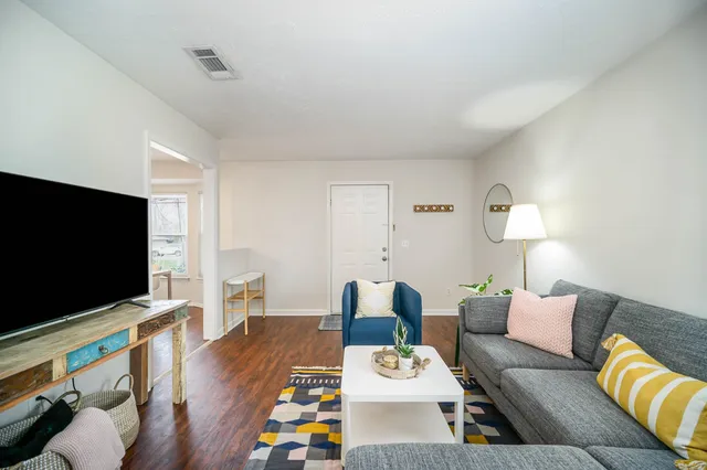 $2,200 | 79 Lyle Lane, Nashville, TN 37210