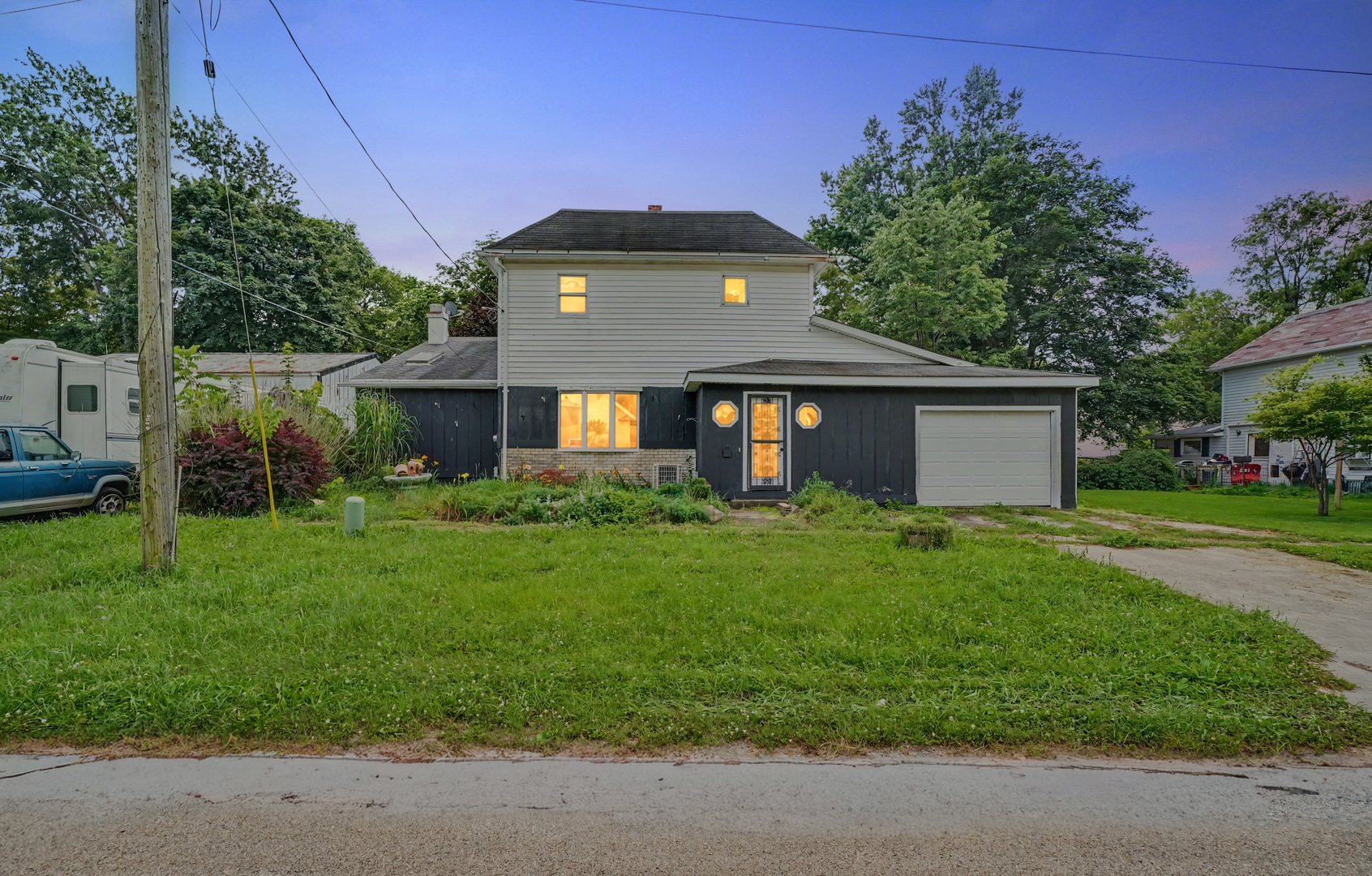 105 Maple Street Roberts, IL 60962 - Photo 1 of 38
