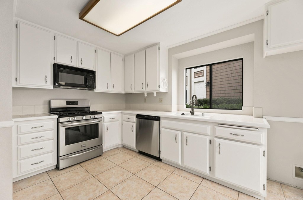 6989 Carnation Drive Carlsbad, CA 92011 - Photo 11 of 37