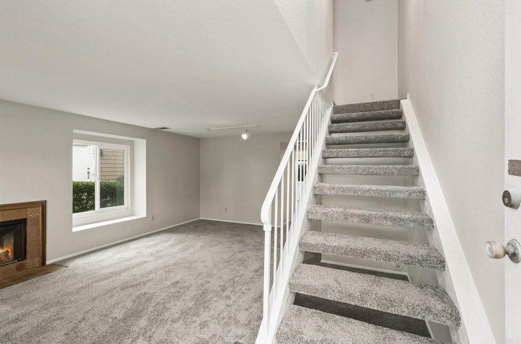 6989 Carnation Drive Carlsbad, CA 92011 - Photo 4 of 37