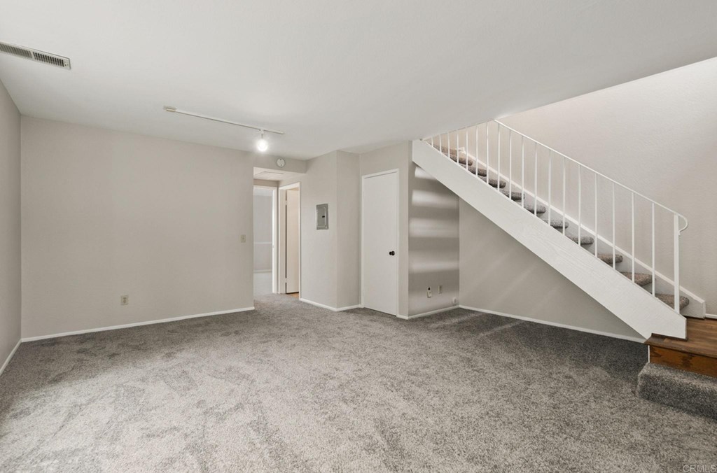 6989 Carnation Drive Carlsbad, CA 92011 - Photo 7 of 37