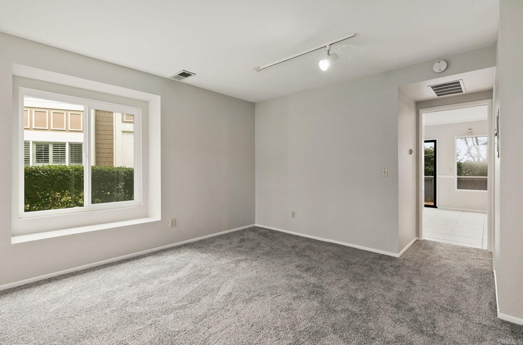 6989 Carnation Drive Carlsbad, CA 92011 - Photo 8 of 37