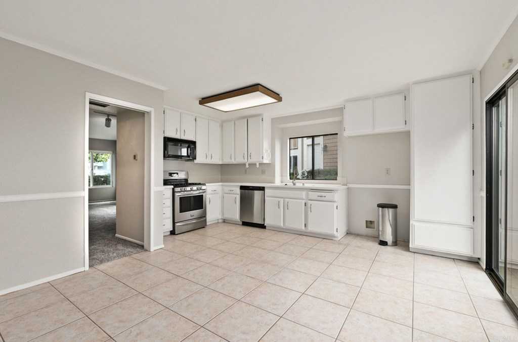 6989 Carnation Drive Carlsbad, CA 92011 - Photo 10 of 37