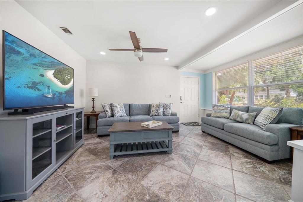 437 Lexington Street Dunedin, FL 34698 - Photo 4 of 27