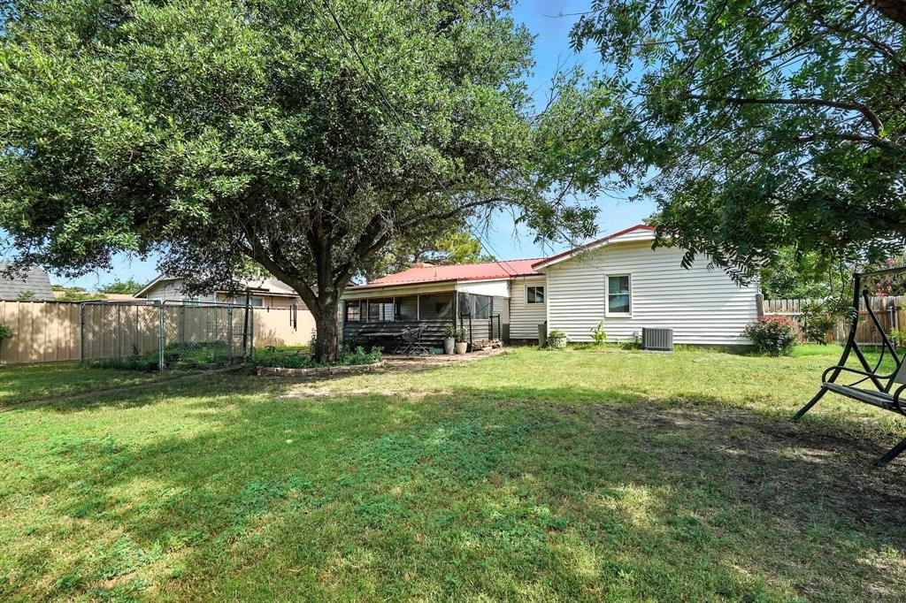 1017 Northwest 2nd Street Hamlin, TX 79520 - Photo 22 of 29 a front view of house with yard and green space