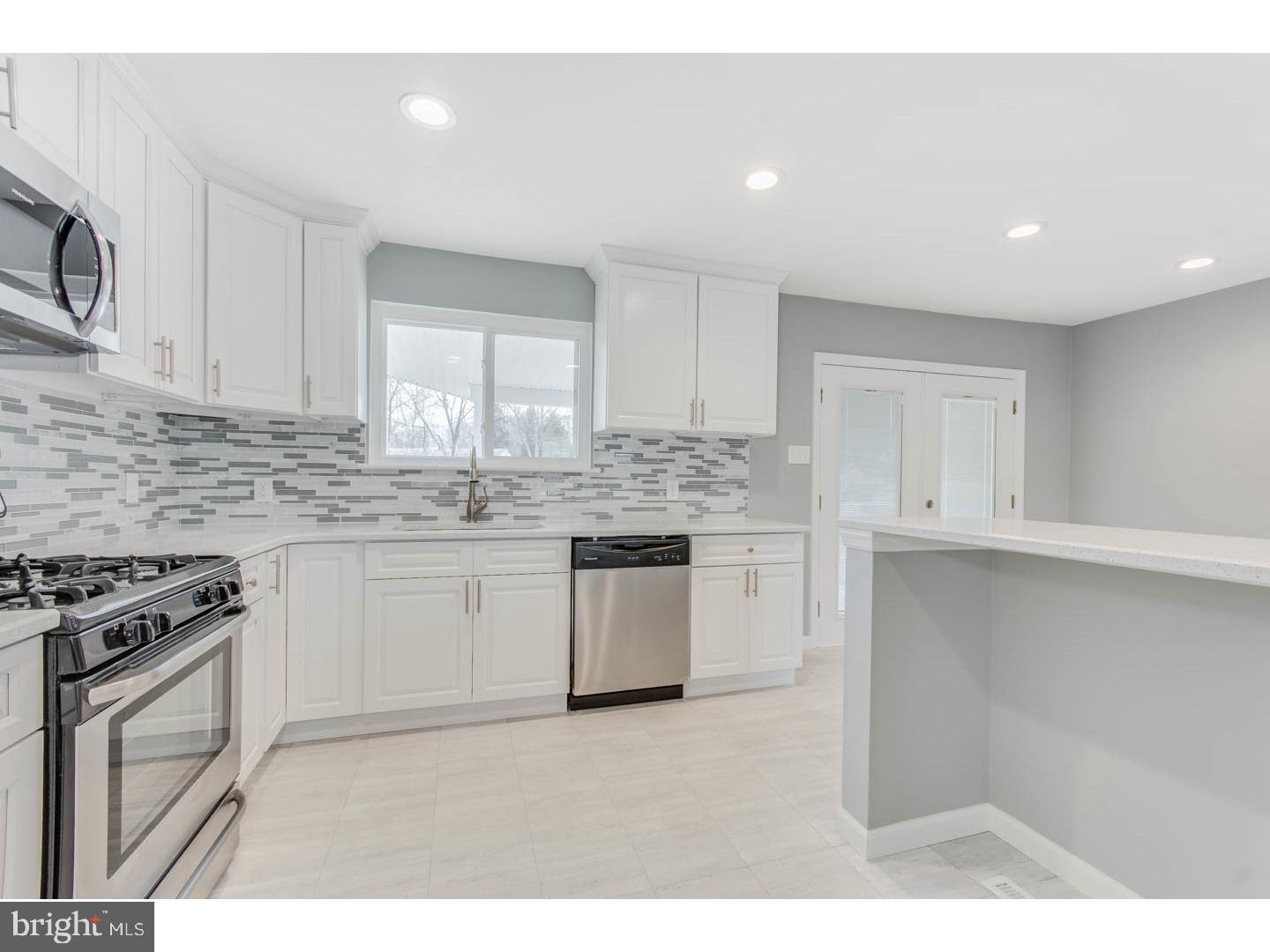 1721 Pin Oak Road Williamstown, NJ 08094 - Photo 3 of 21 Gallery Image 3