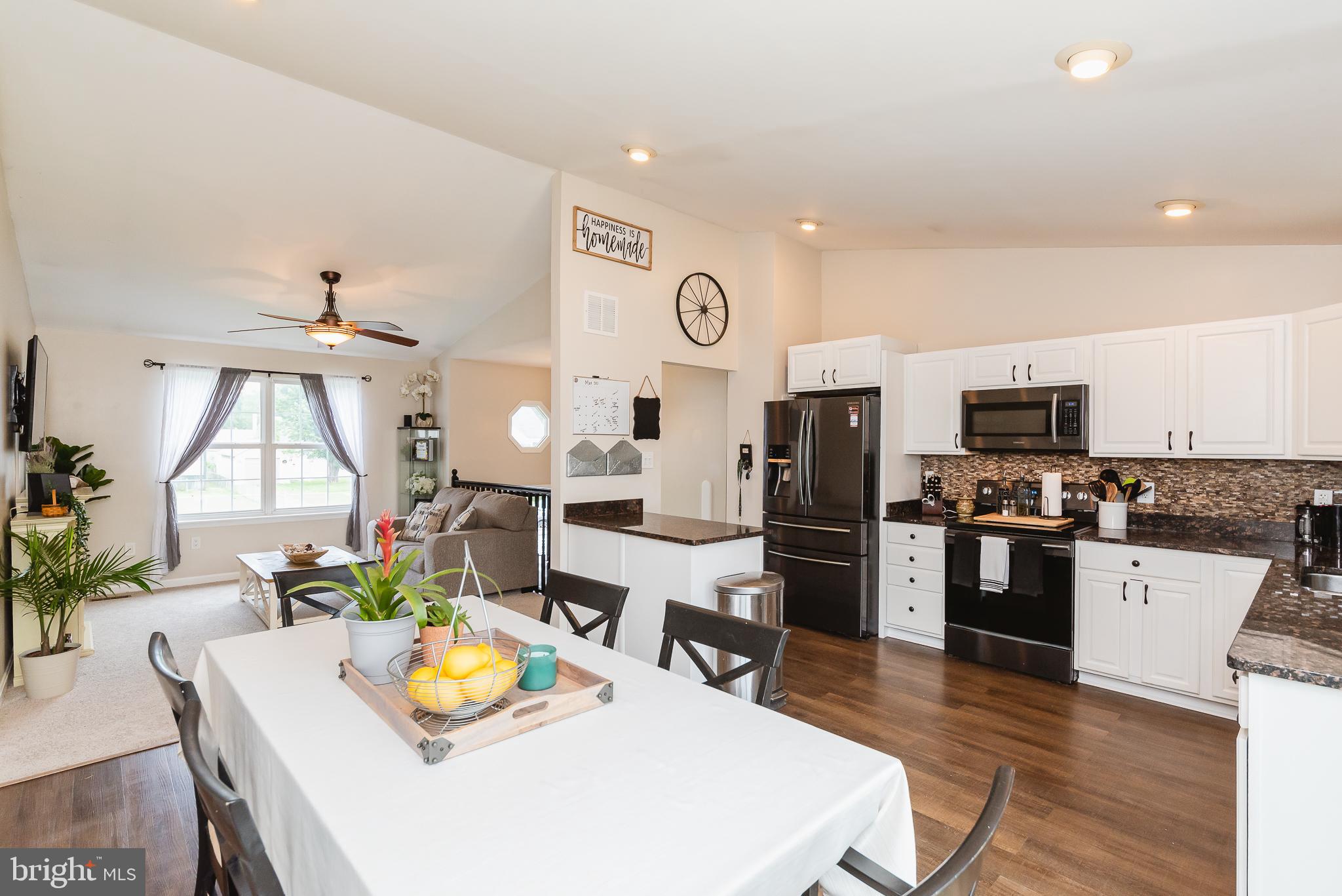 302 Liberty Road Baltimore, MD 21221 - Photo 11 of 51 Dining Room