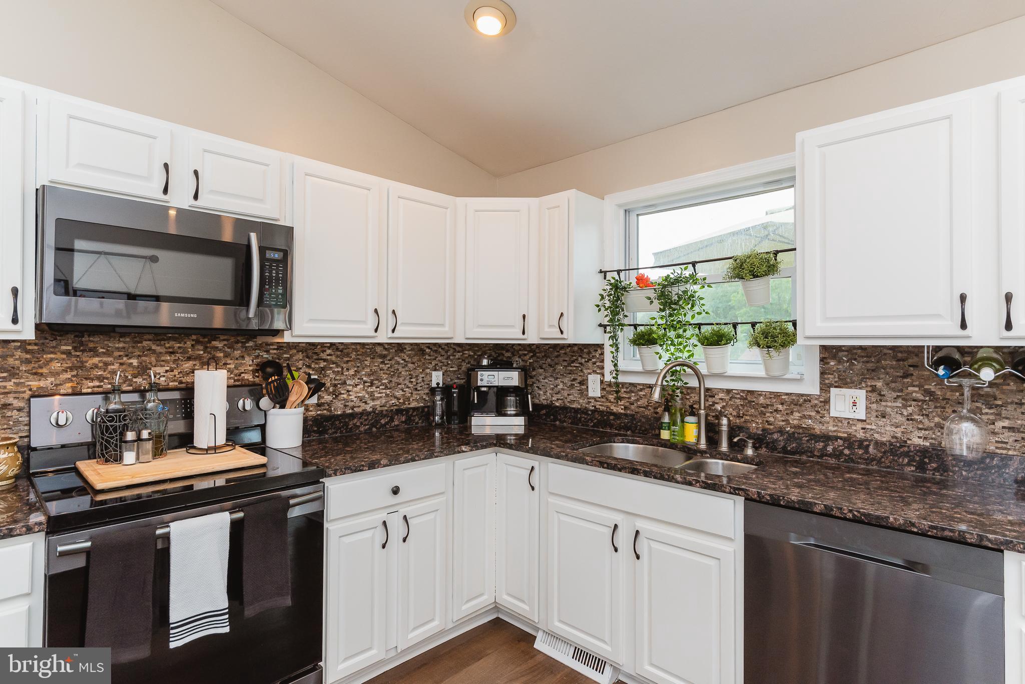 302 Liberty Road Baltimore, MD 21221 - Photo 16 of 51 Kitchen