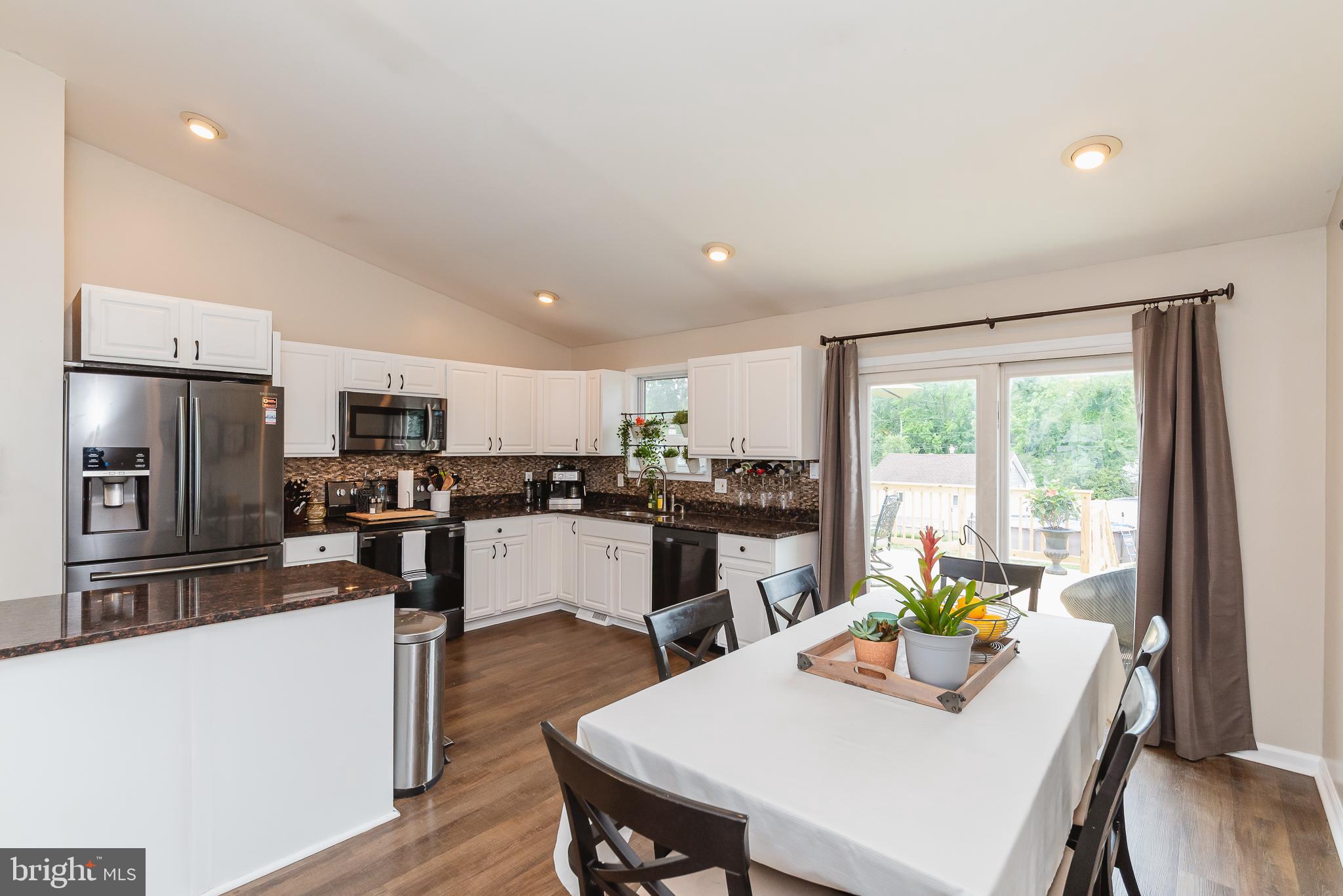 302 Liberty Road Baltimore, MD 21221 - Photo 9 of 51 Dining Room