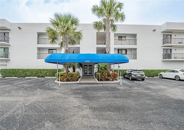 a blue bench sitting in front of a house
