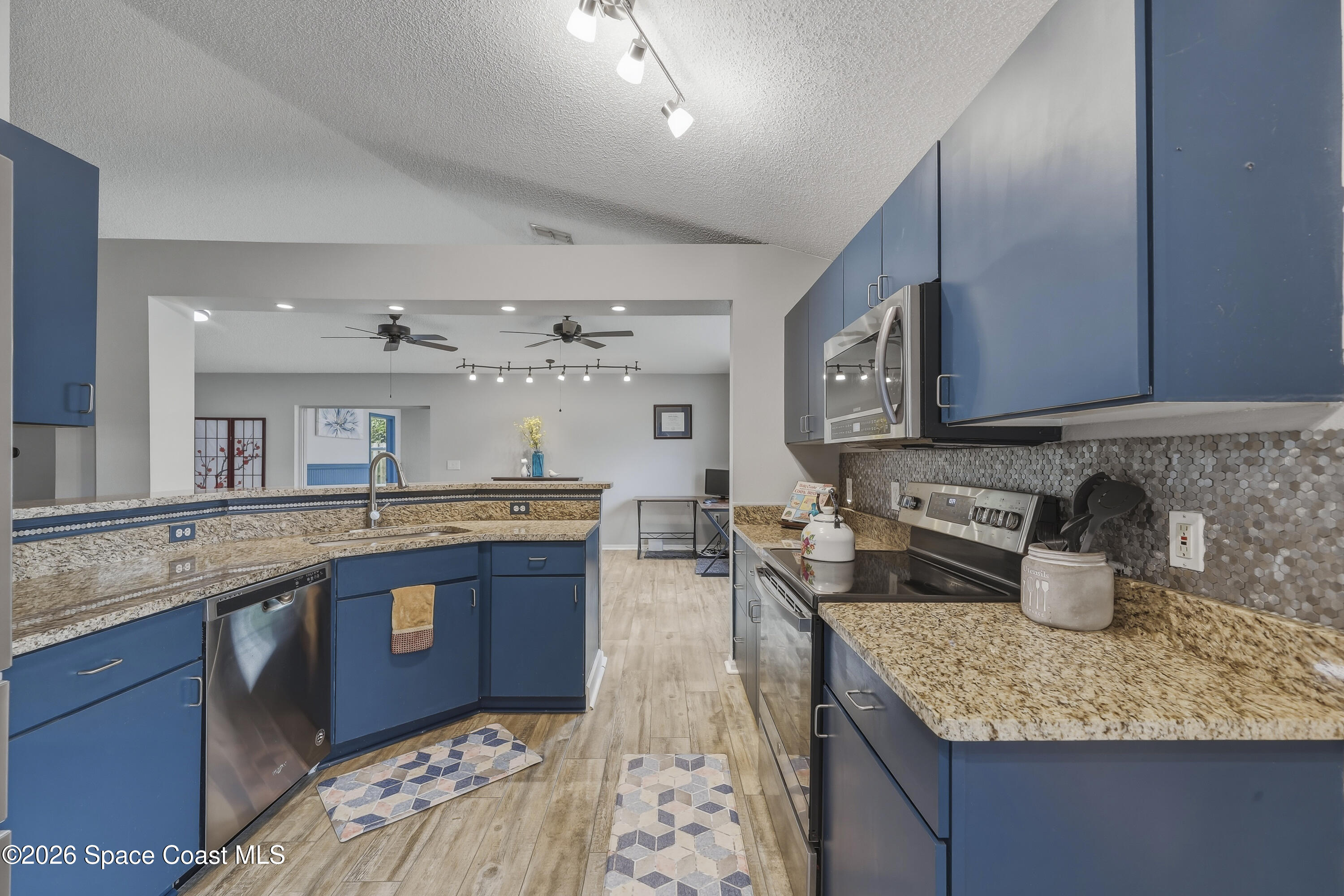 2124 Spring Creek Circle Palm Bay, FL 32905 - Photo 12 of 54 20 (2)