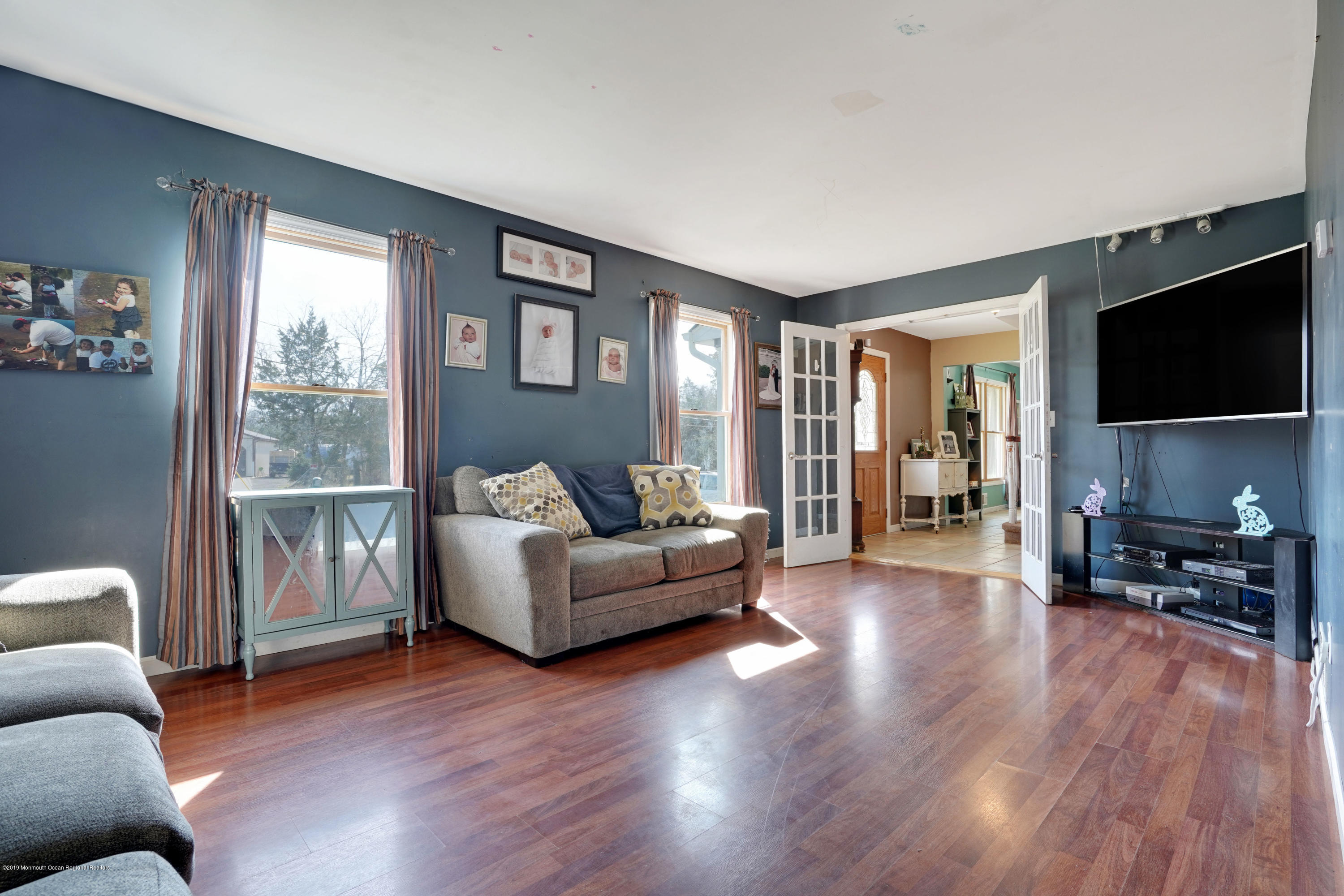 45 Driftway Road Howell, NJ 07731 - Photo 2 of 17 Living room